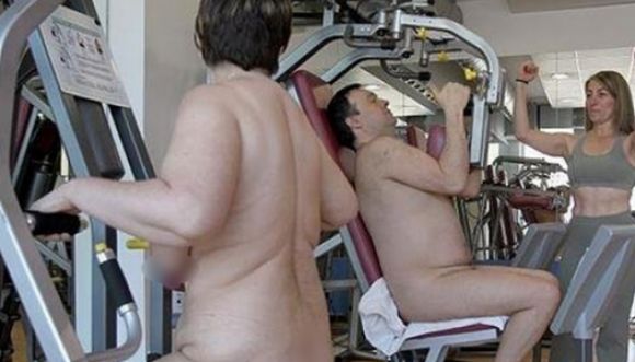 ¿Te imaginas estar en un gimnasio desnudo?