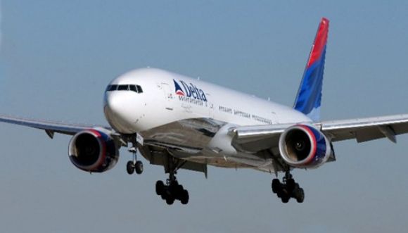 Expulsada mujer del avión por querer tener sexo