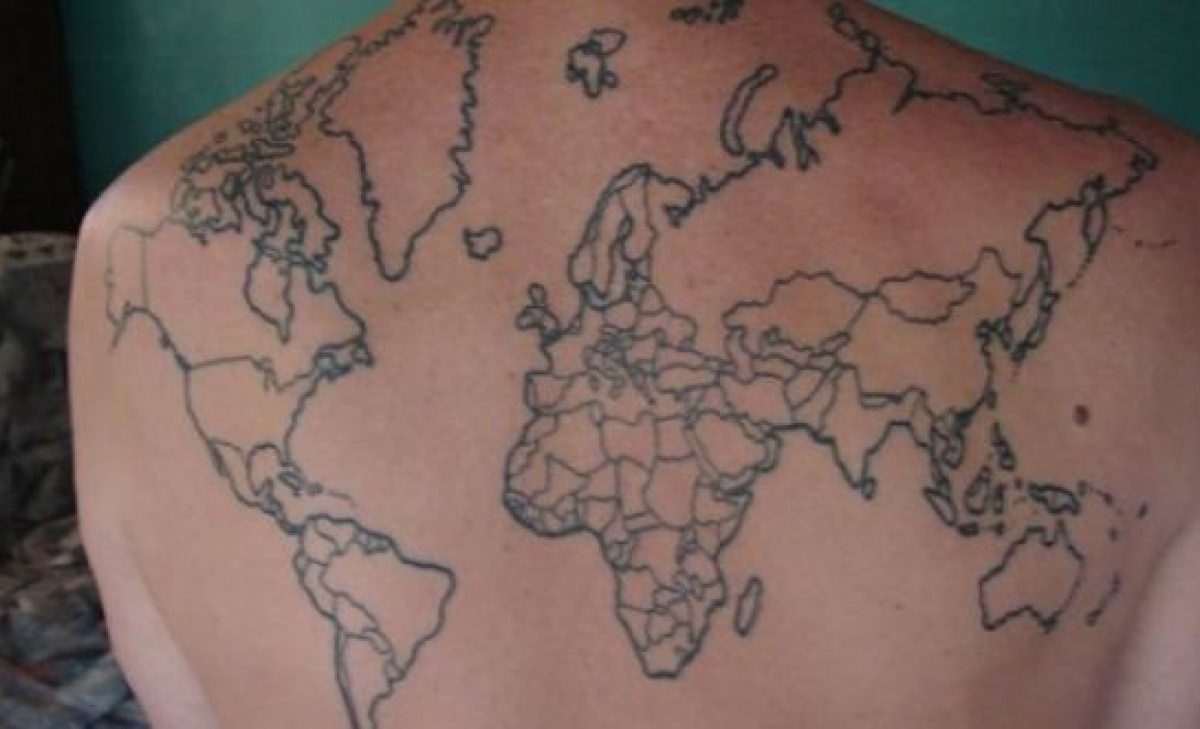 Hombre se tatuó un mapamundi para registrar sus viajes Vibra