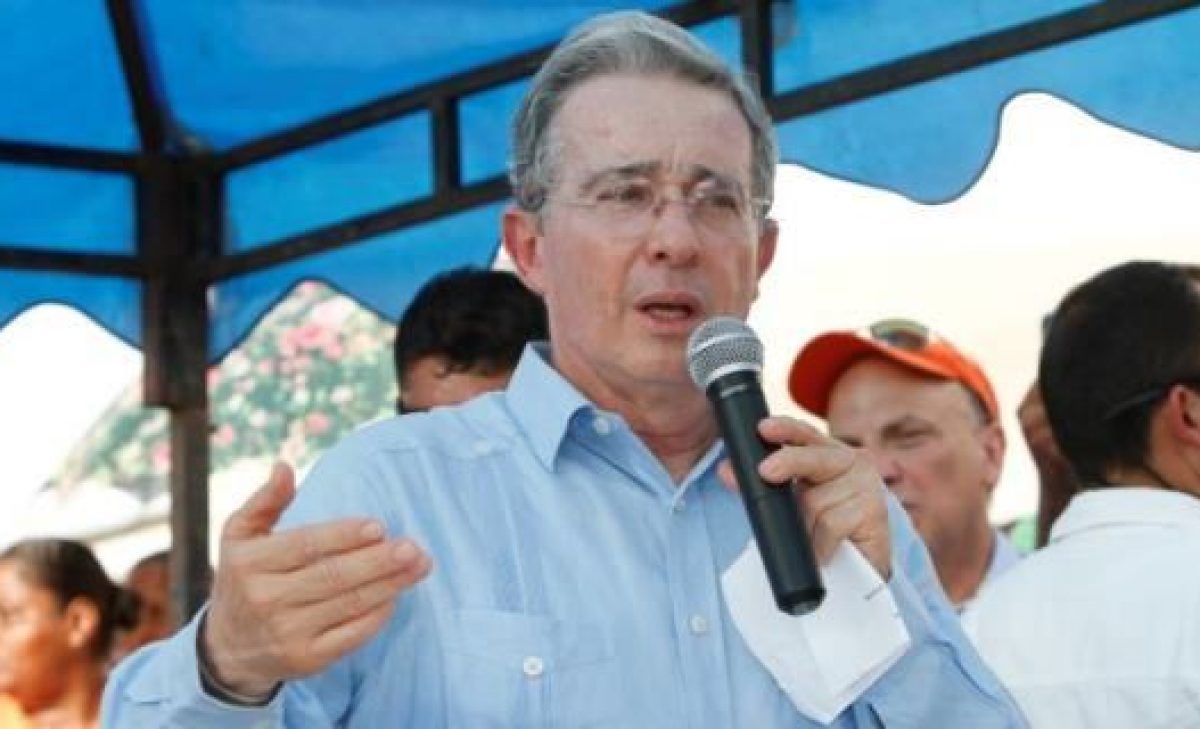 Álvaro Uribe No Conoce El Slogan De Su Campaña Vibra