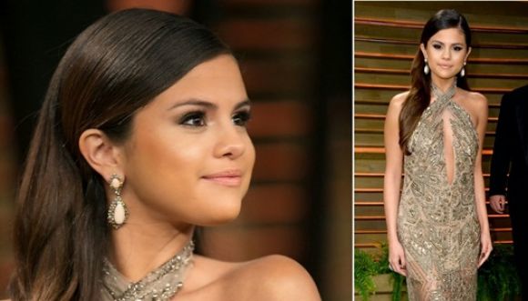 Selena Gomez pasadita de licor en la fiesta de los Oscars