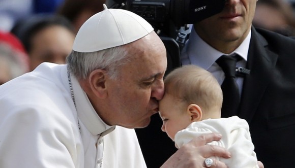 Papa Francisco está afligido por los niños