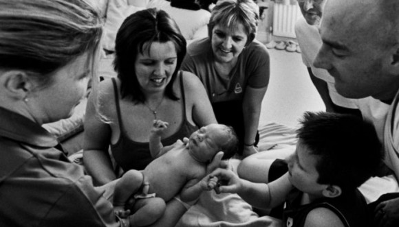 ¿Parto natural o cesárea? Una "doula" te da una alternativa...