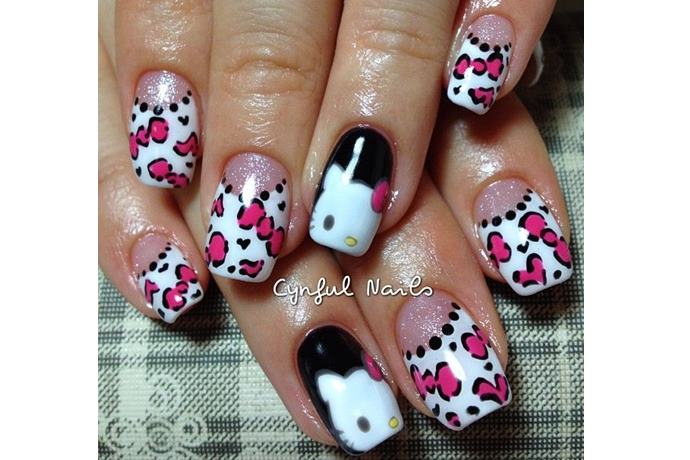 foto de uñas decoradas con estilo hello kitty con moños