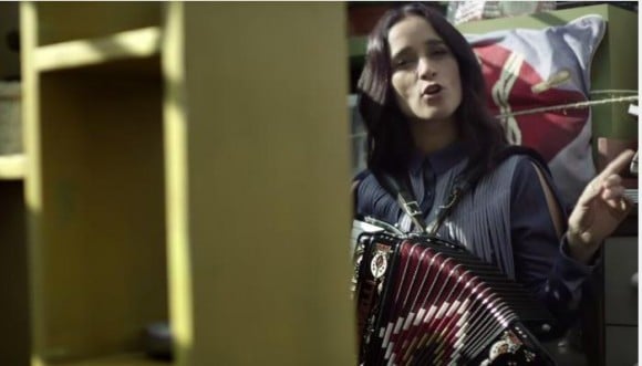 Buenas noches, desolación el nuevo video de Julieta Venegas (Video)