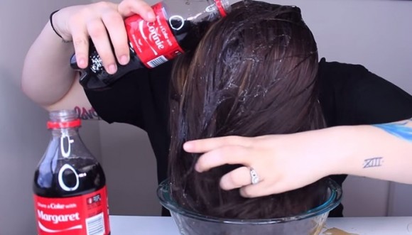 Coca-Cola: truco para ondular el pelo