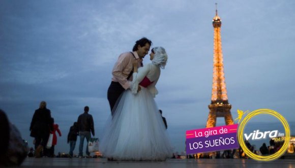¿Cómo dar un beso francés?
