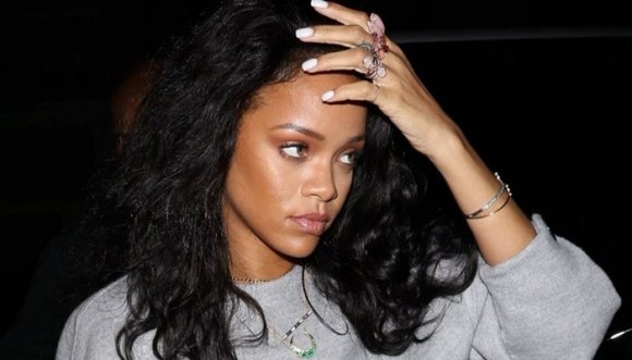 ¿Pagarías un stripper? Rihanna lo hizo, ¡y tenemos el video!