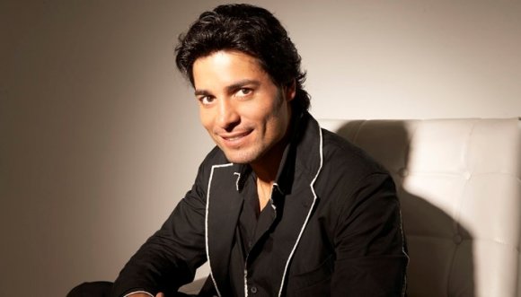 ¡Alerta! Chayanne enseña sus abdominales y las de su hijo (Fotos)