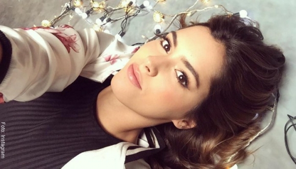 Paulina Vega raja su falda y enloquece Instagram