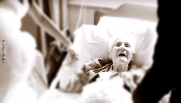 Novios sorprenden a una abuela en el hospital (Video)