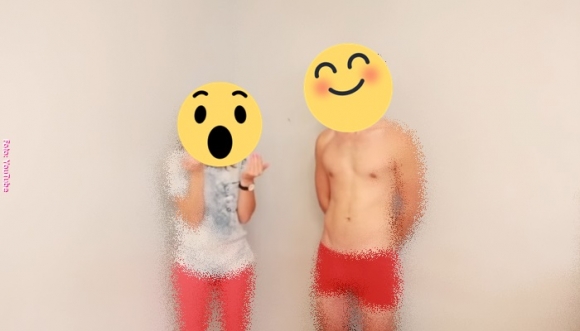 Lesbianas tocan un pene por primera vez ¡OMG!