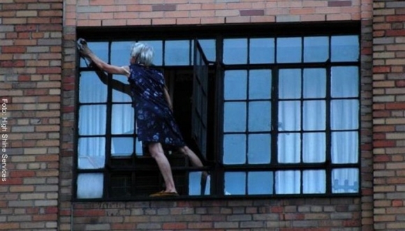 #Video: Mujer cae desde piso 7, ¡y sale caminando!