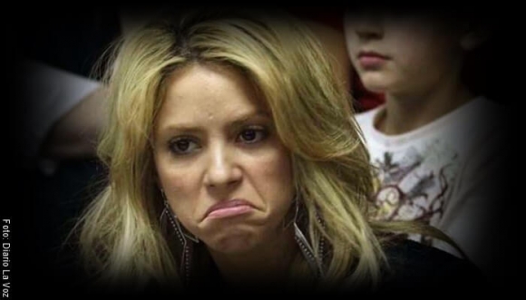 Shakira: blanco de críticas por collar... ¿nazi? ¿A lo bien?