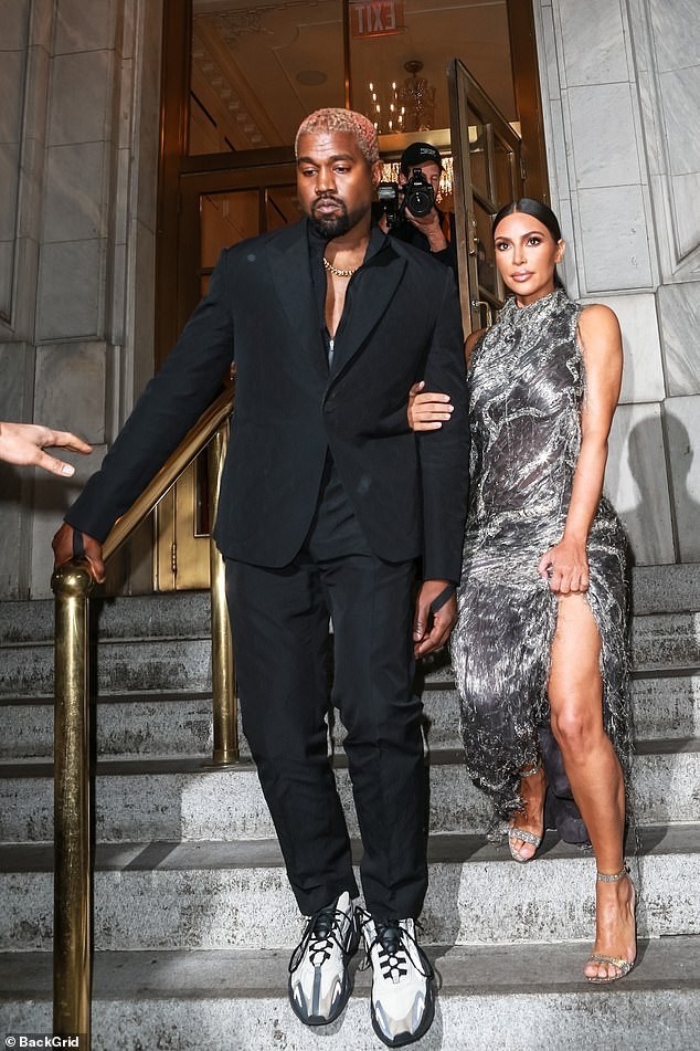 Kim Kardashian con su esposo