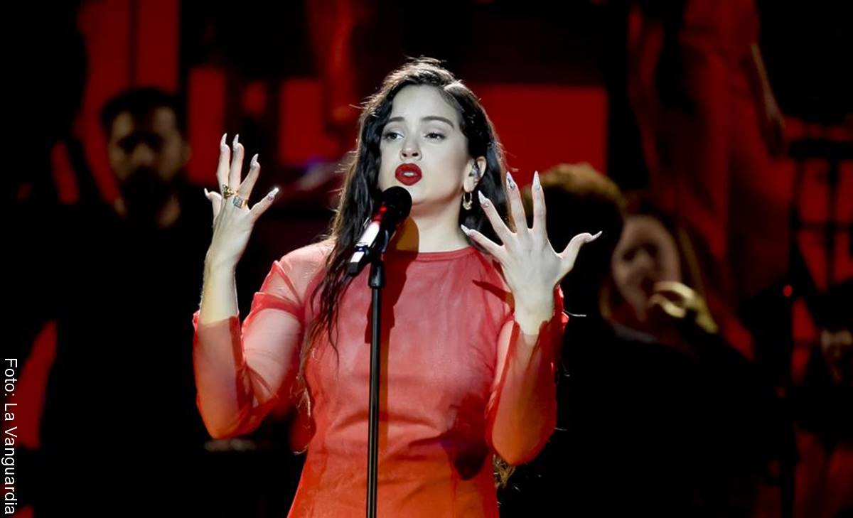 Las uñas de la cantante Rosalía causan burlas