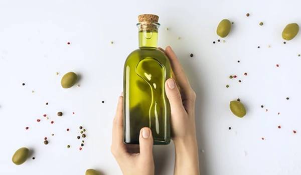 Foto de un frasco de aceite de oliva