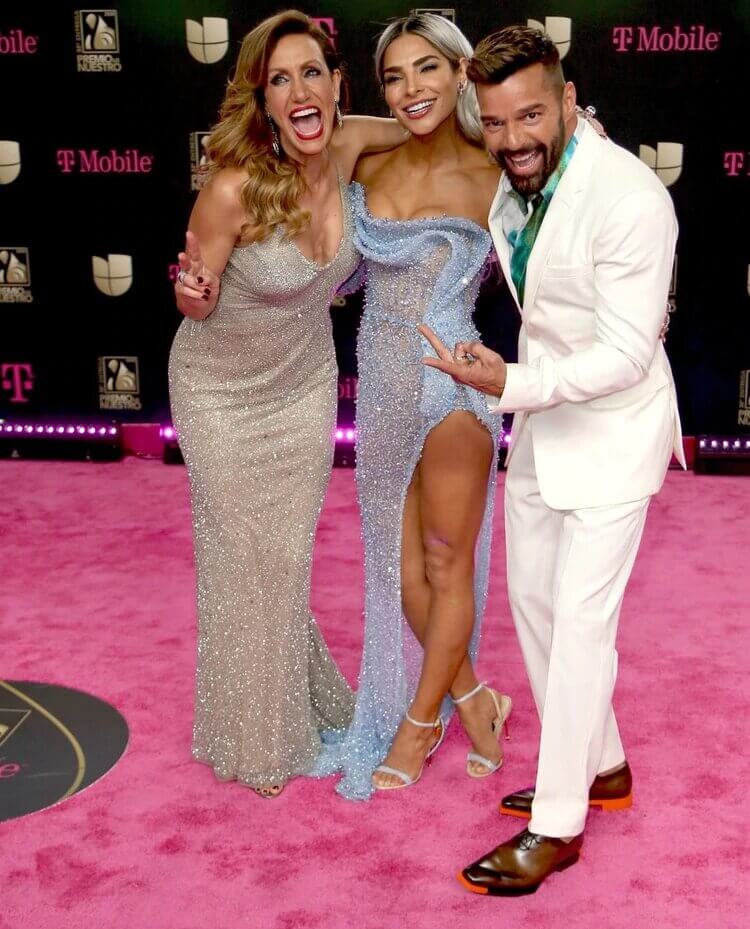 Foto de Ricky Martin con unas colegas