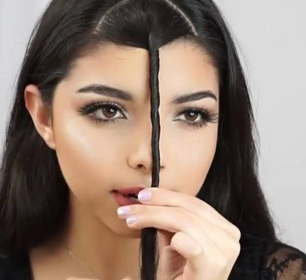 Foto de una chica cortándose el cabello ella misma