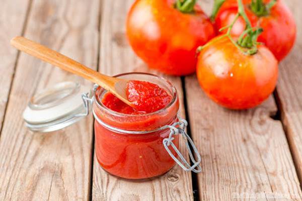 Foto de un frasco con pasta de tomate