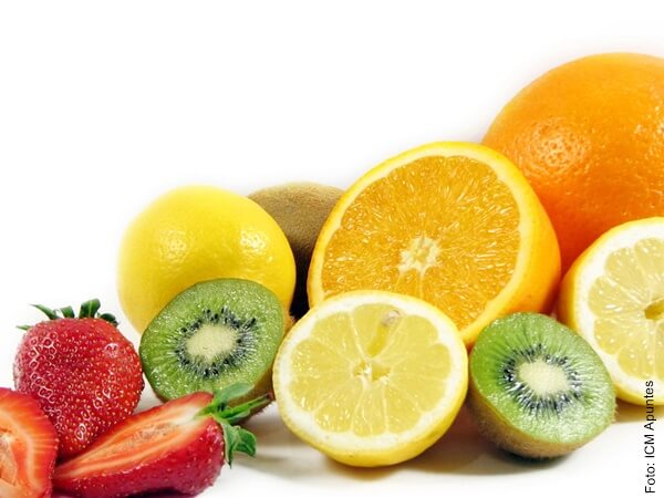 Foto de naranjas, kiwis, fresas, limones