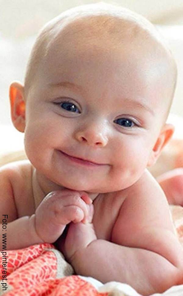 Foto de un bebé sonriendo