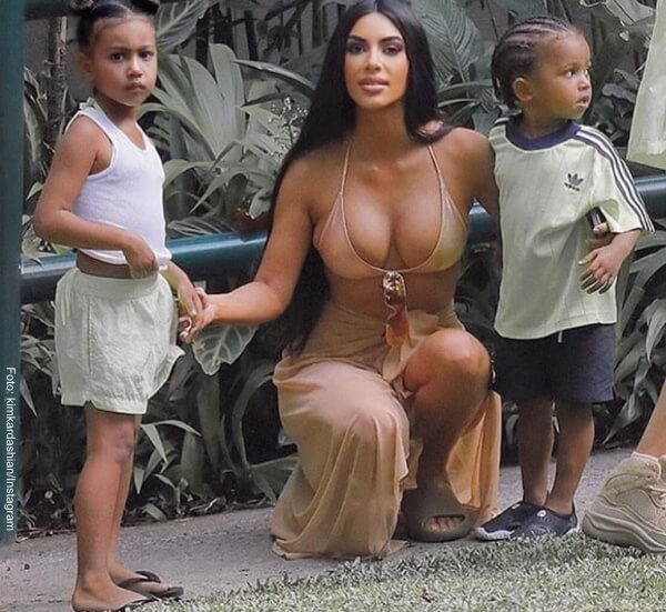 Foto Kim Kardashian usando uno de los 10 vestidos más atrevidos