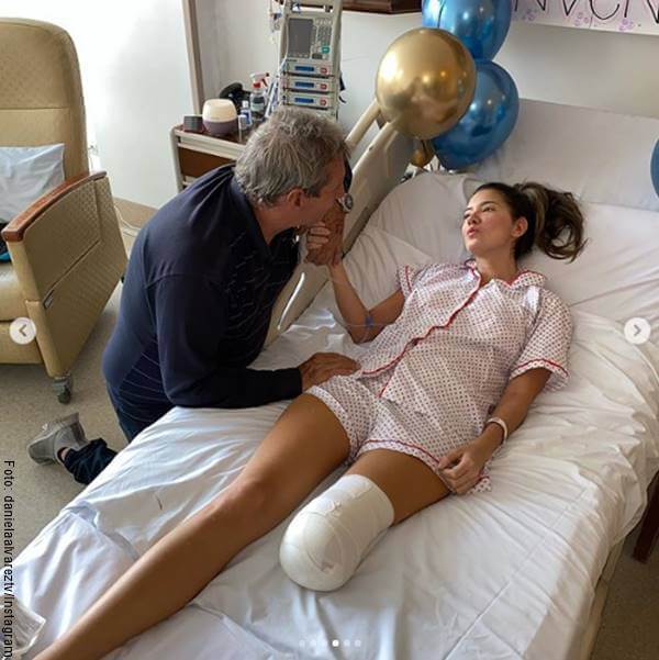Foto de Daniella Álvarez y su familia en el hospital tras su amputación de pierna