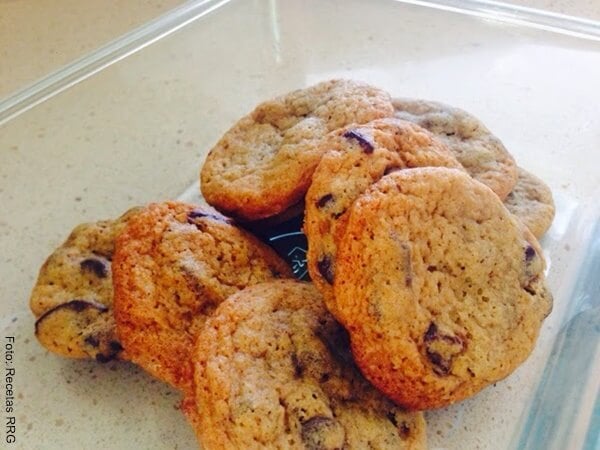 Foto de algunas galletas de avena con chips de chocolate