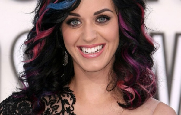 Qué color de pelo le queda peor a Katy Perry