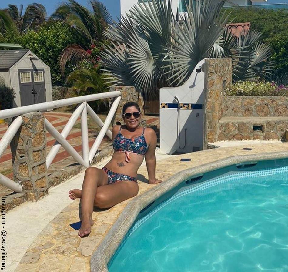 Foto de Betsy Liliana González disfrutando de un día de piscina