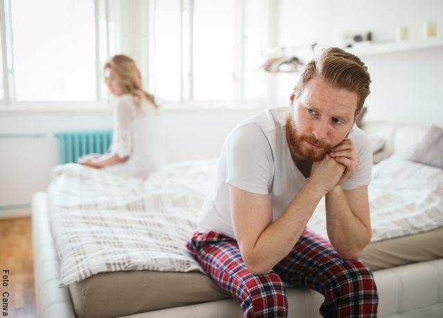 Foto de una pareja peleando