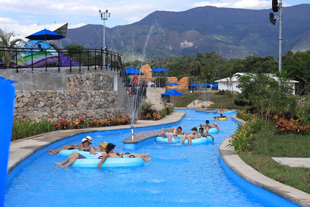 Foto de una piscina del Centro de Convenciones Cafam Melgar