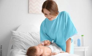 Abdomen arrugado después del embarazo enorgullece a estas mamás