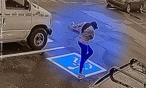 Mujer se volvió viral por su particular baile al conseguir trabajo