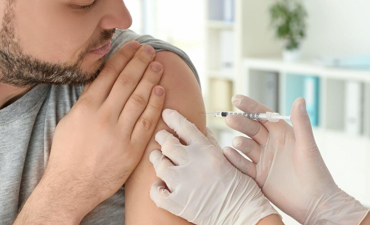 Vacuna de Johnson & Johnson contra COVID-19 detiene pruebas