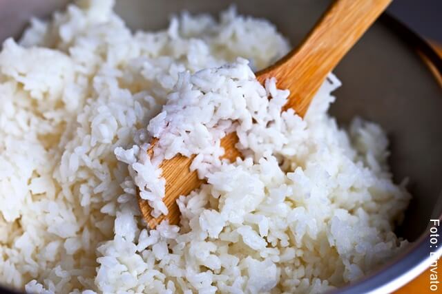 foto de arroz preparándose