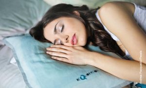 Foto de mujer durmiendo profundamente
