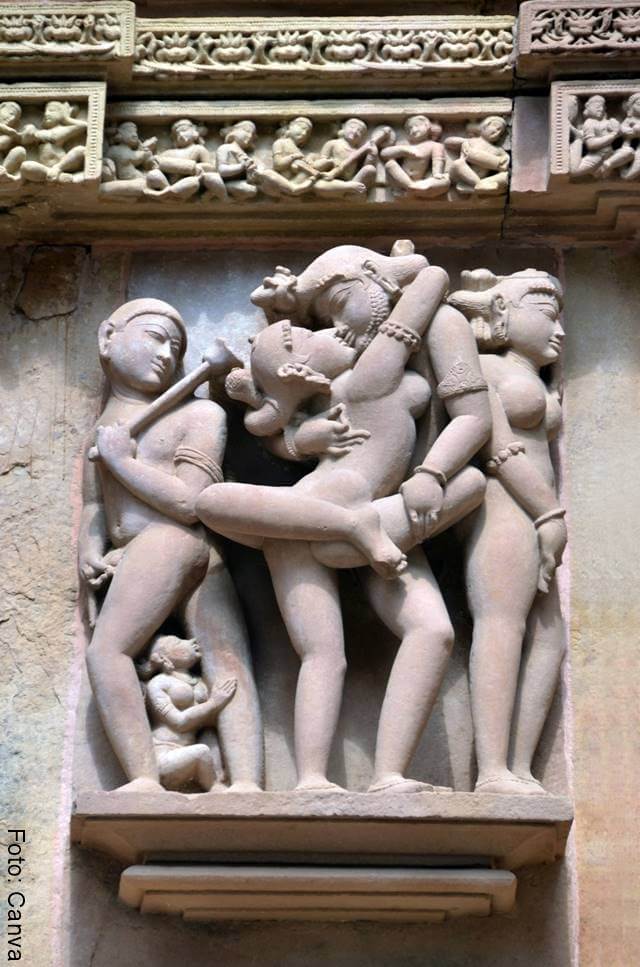 Foto de una estatua con motivos de la India