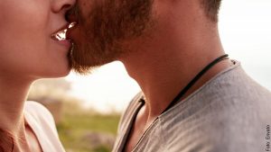 ¿Cómo besar a un hombre? Aprende aquí