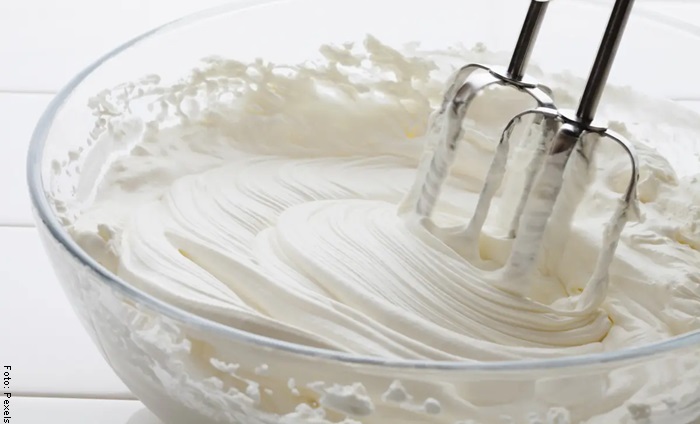 Foto de la crema batida para ilustrar cómo hacer crema de leche