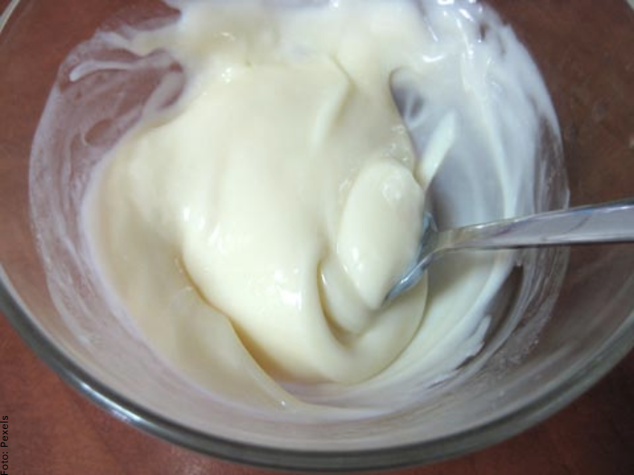 Foto de la mezcla de leche condensada con crema de leche