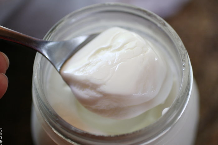 Foto de una cucharada de yogurt casero