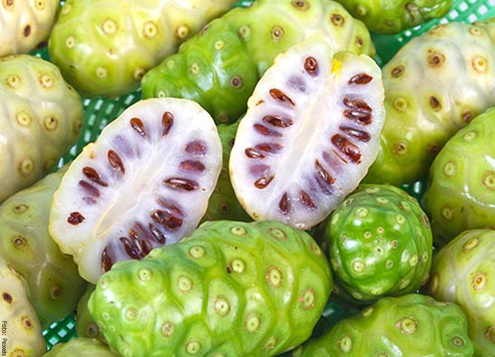 Foto de este fruto verde con semillas cafés