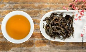 Foto de una taza de té sobre una mesa