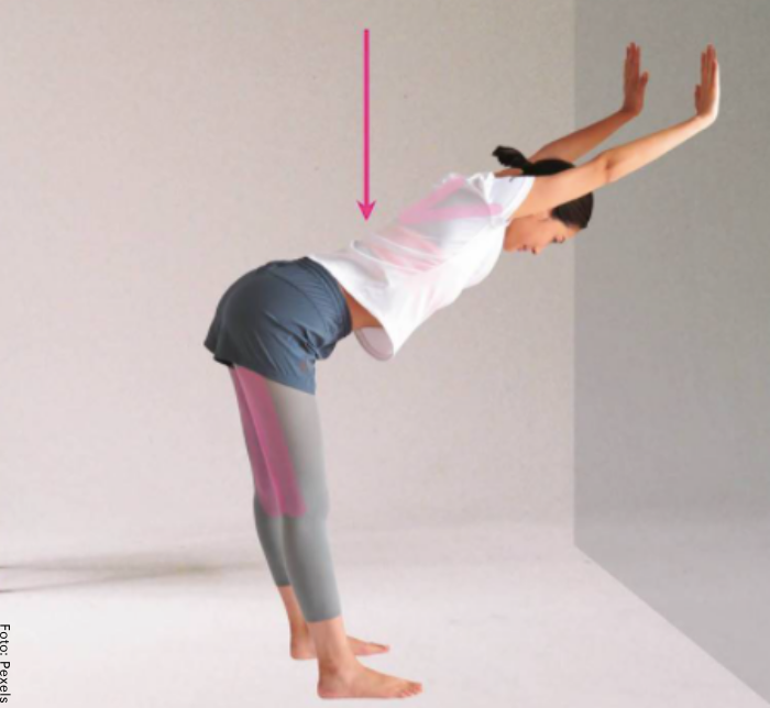 Foto de ejercicio para reducir los gorditos de la espalda