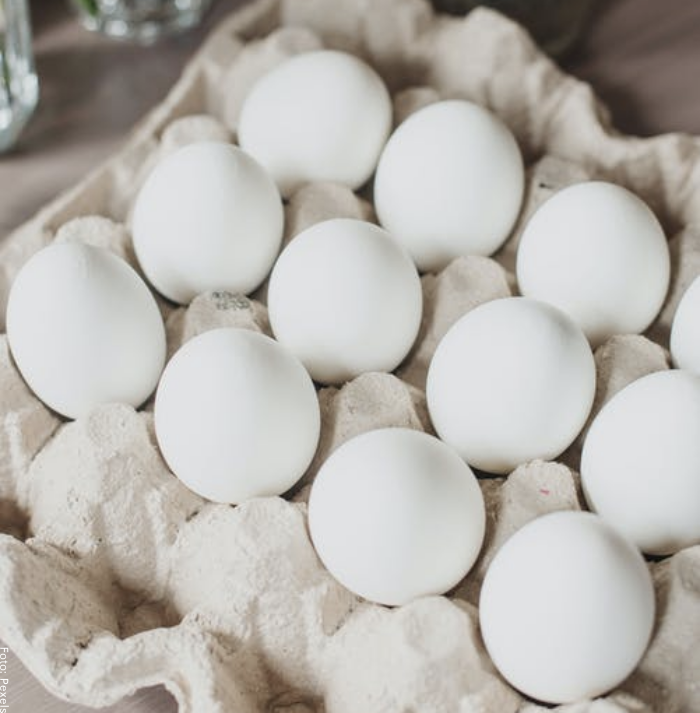 Foto de varios huevos blancos