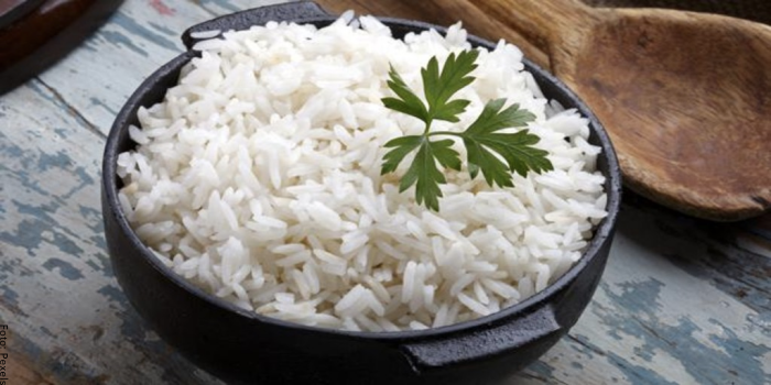 Foto de un plato de arroz cocido