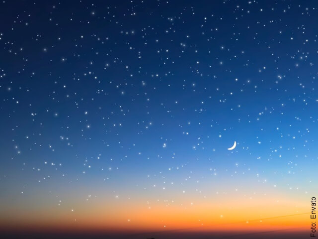 foto de cielo estrellado con luna