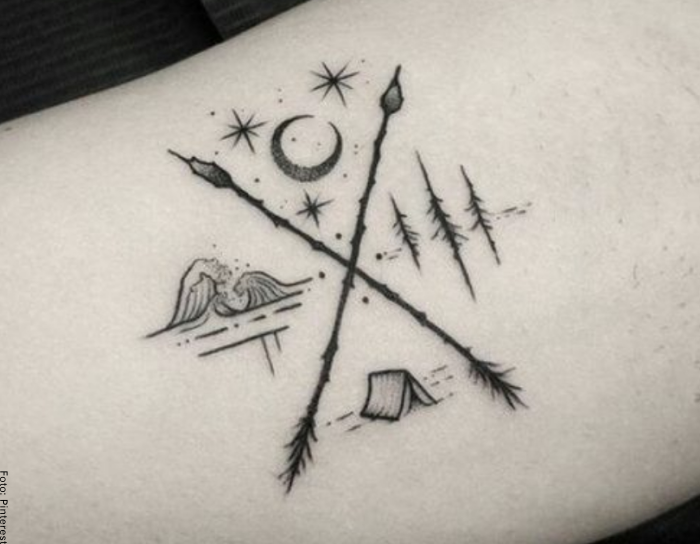 Foto de tatuaje de flechas cruzadas